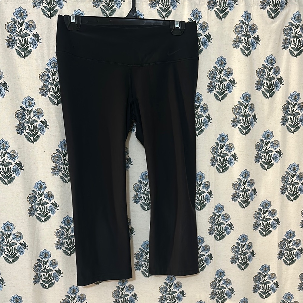 Women’s Nike Dri-FIT Black Capri Performance Pants Size Small